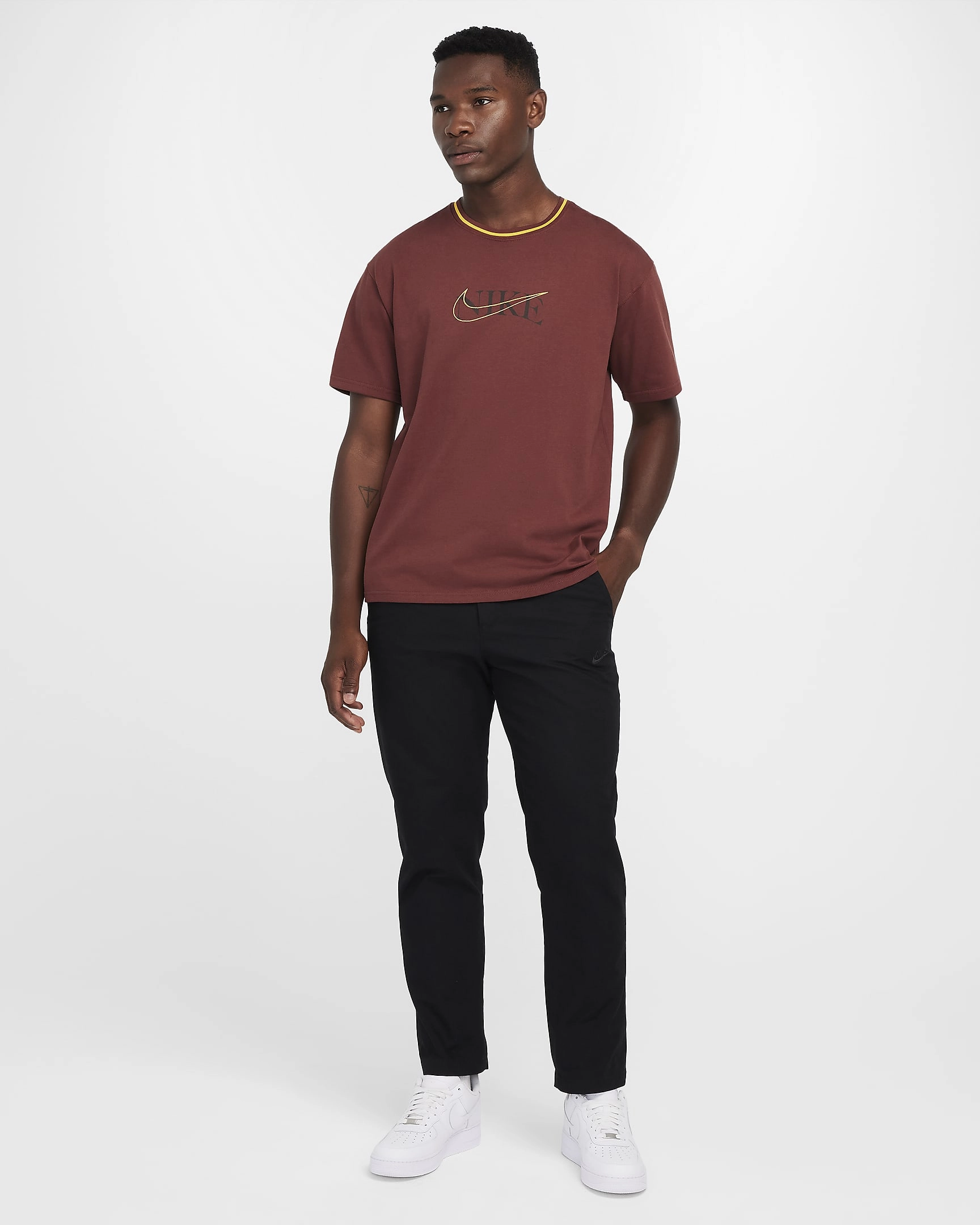 Nike Sportswear Max90 T-skjorte: En tidløs klassiker for din avslappede stil, klar for eventyr i hverdagen!